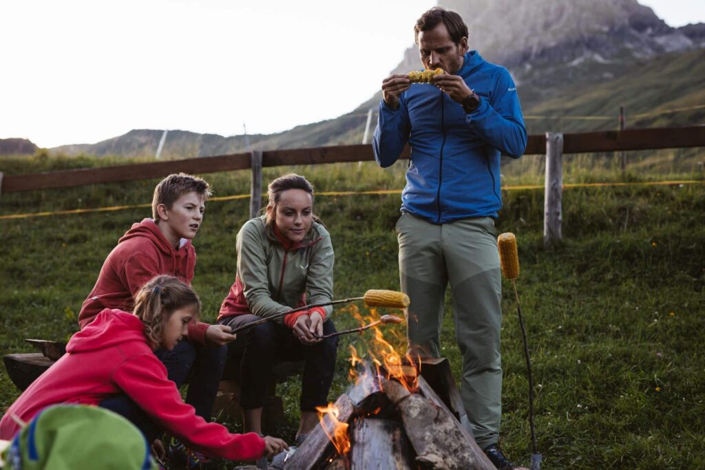 Lagerfeuer mit der Familie